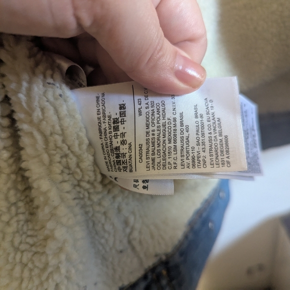 Levi’s Trucker with Sherpa Lining - Picture 5 of 7